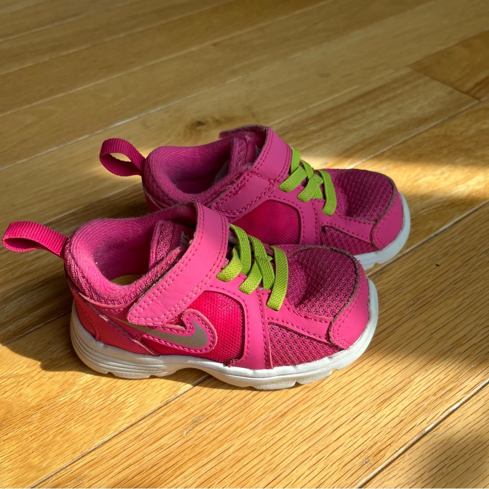 Nike Baby Girls Shoes, size 5